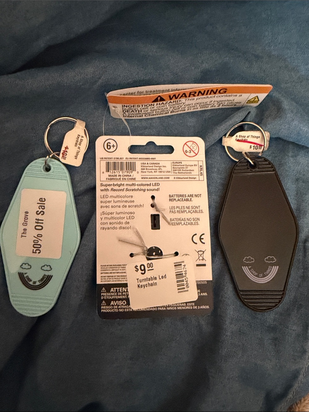 Turntable Light-Up Keyring & 2 fun keychains - Picture 4 of 5